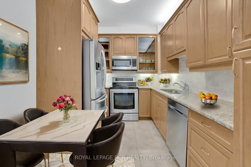 403-60 Ann Street, Caledon, ON - Indoor Photo Showing Kitchen