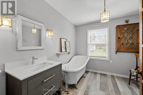 70 Cowans Crescent, Kawartha Lakes, ON - Indoor Photo Showing Bathroom