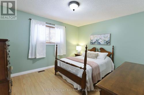 32 Bonaventure Place, Penetanguishene, ON - Indoor Photo Showing Bedroom