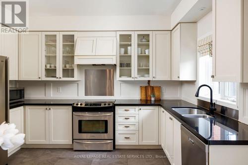 2202 Brookhaven Crescent, Oakville, ON - Indoor Photo Showing Kitchen With Stainless Steel Kitchen With Double Sink With Upgraded Kitchen