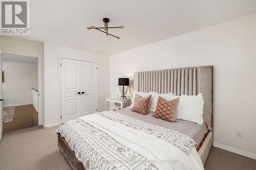 2202 Brookhaven Crescent, Oakville, ON - Indoor Photo Showing Bedroom