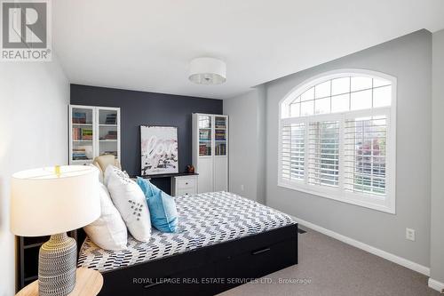 2202 Brookhaven Crescent, Oakville, ON - Indoor Photo Showing Bedroom