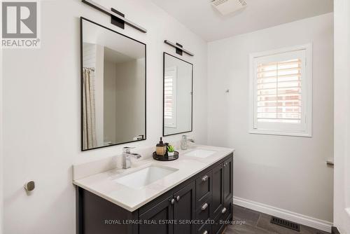 2202 Brookhaven Crescent, Oakville, ON - Indoor Photo Showing Bathroom