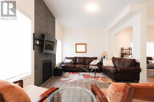 3911 Koenig Road, Burlington, ON - Indoor Photo Showing Living Room With Fireplace