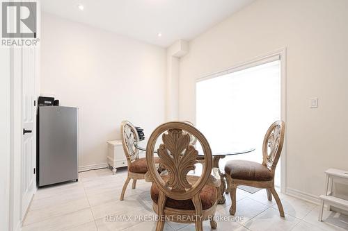 3911 Koenig Road, Burlington, ON - Indoor