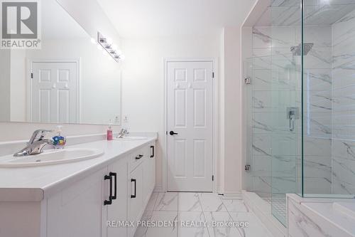 3911 Koenig Road, Burlington, ON - Indoor Photo Showing Bathroom