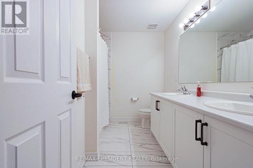 3911 Koenig Road, Burlington, ON - Indoor Photo Showing Bathroom