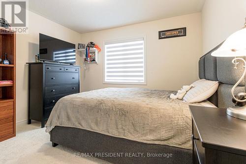 3911 Koenig Road, Burlington, ON - Indoor Photo Showing Bedroom