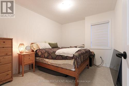 3911 Koenig Road, Burlington, ON - Indoor Photo Showing Bedroom