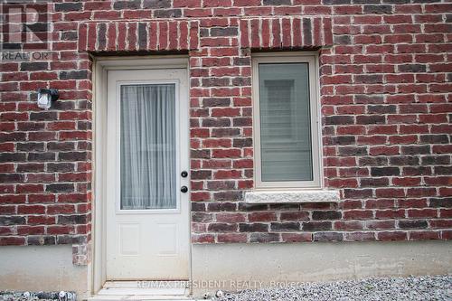 3911 Koenig Road, Burlington, ON - Outdoor