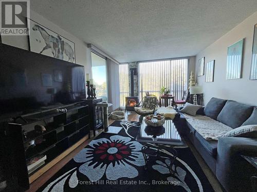 402 - 24 Ramblings Way, Collingwood, ON - Indoor Photo Showing Living Room