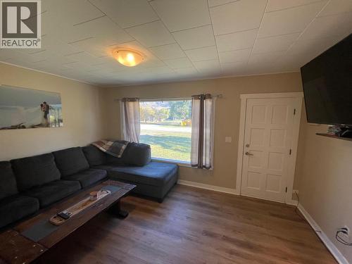 6569 19Th Street, Grand Forks, BC - Indoor Photo Showing Living Room