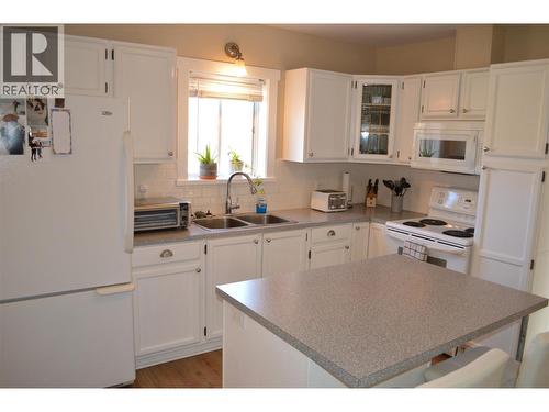 6569 19Th Street, Grand Forks, BC - Indoor Photo Showing Kitchen With Double Sink