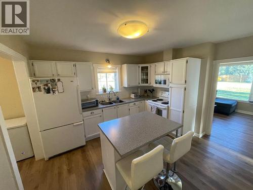 6569 19Th Street, Grand Forks, BC - Indoor Photo Showing Kitchen With Double Sink