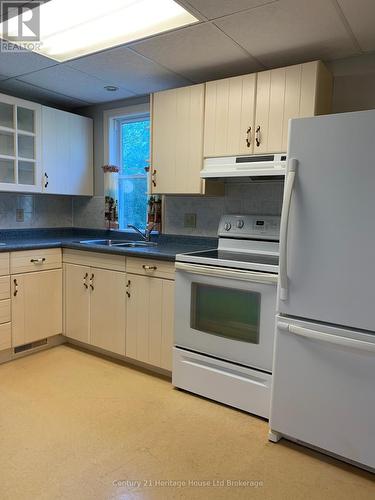 225 Algonquin Drive, South Huron (Exeter), ON - Indoor Photo Showing Kitchen With Double Sink