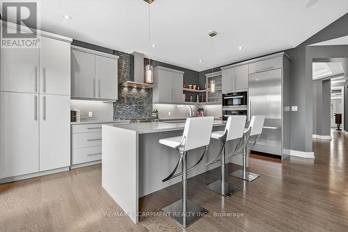 24 Chestnut Drive, Guelph/Eramosa, ON - Indoor Photo Showing Kitchen With Upgraded Kitchen