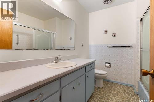 100 Knowles Crescent, Regina, SK - Indoor Photo Showing Bathroom
