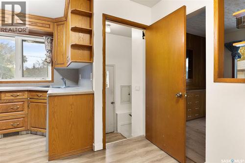 100 Knowles Crescent, Regina, SK - Indoor