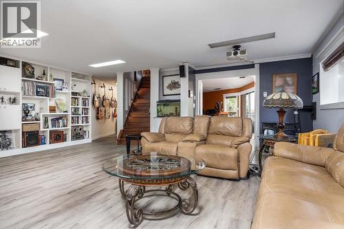 486 Terrace Drive, Coldstream, BC - Indoor Photo Showing Living Room