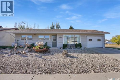 704 Leeville Drive, Assiniboia, SK - Outdoor