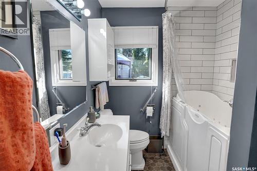 704 Leeville Drive, Assiniboia, SK - Indoor Photo Showing Bathroom