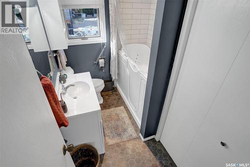 704 Leeville Drive, Assiniboia, SK - Indoor Photo Showing Bathroom