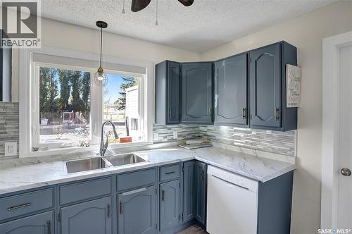 704 Leeville Drive, Assiniboia, SK - Indoor Photo Showing Kitchen With Double Sink
