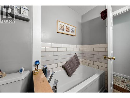 2895 Scott Place, Merritt, BC - Indoor Photo Showing Bathroom