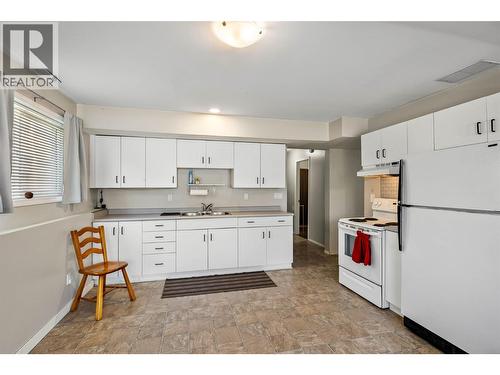 2895 Scott Place, Merritt, BC - Indoor Photo Showing Kitchen With Double Sink