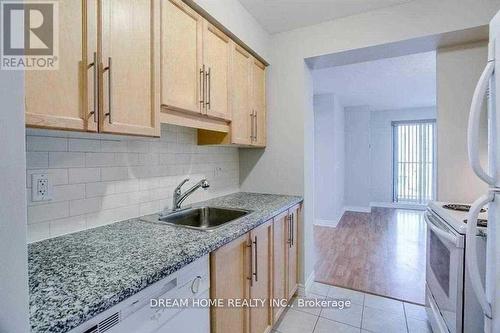1005 - 60 Town Centre Court, Toronto, ON - Indoor Photo Showing Kitchen