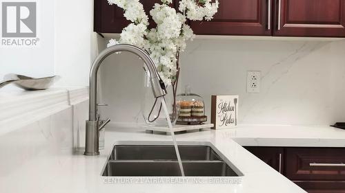 5186 Angel Stone Drive, Mississauga, ON - Indoor Photo Showing Kitchen With Double Sink