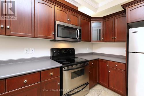 5229 Autumn Harvest Way, Burlington, ON - Indoor Photo Showing Kitchen