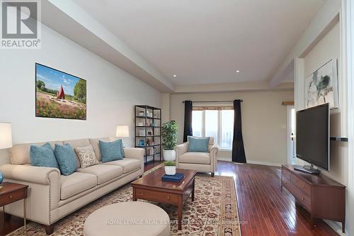 5229 Autumn Harvest Way, Burlington, ON - Indoor Photo Showing Living Room
