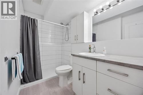 209 Meadowlark Lane, Sarnia, ON - Indoor Photo Showing Bathroom