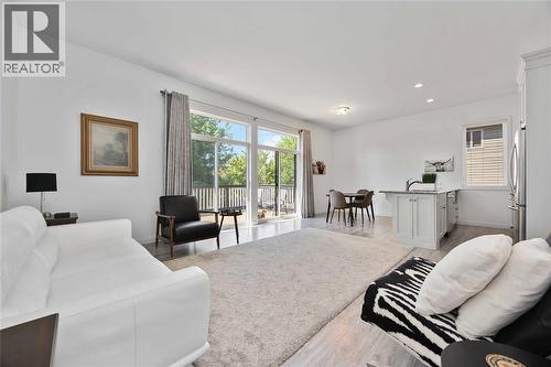 209 Meadowlark Lane, Sarnia, ON - Indoor Photo Showing Living Room