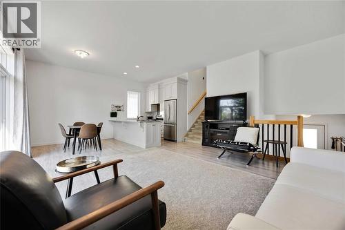 209 Meadowlark Lane, Sarnia, ON - Indoor Photo Showing Living Room