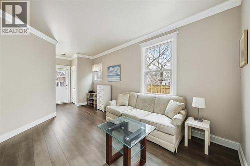 150 College Avenue North, Sarnia, ON - Indoor Photo Showing Living Room