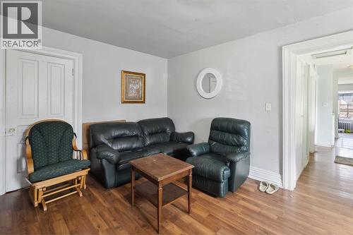 150 College Avenue North, Sarnia, ON - Indoor Photo Showing Living Room