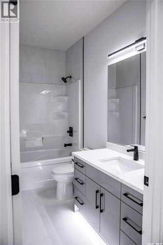 462 Nazarali Manor, Saskatoon, SK - Indoor Photo Showing Bathroom