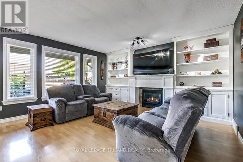 6696 Beattie Street, London South (South V), ON - Indoor Photo Showing Living Room With Fireplace