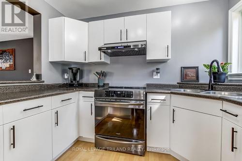 6696 Beattie Street, London South (South V), ON - Indoor Photo Showing Kitchen With Double Sink