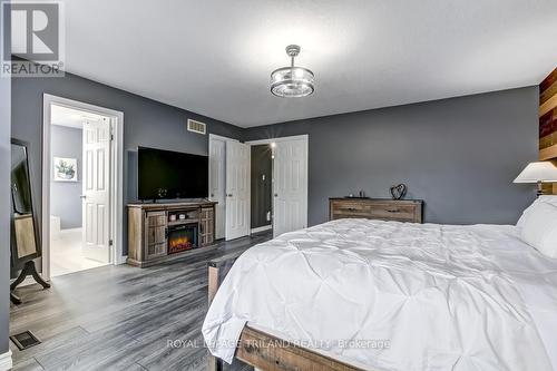 6696 Beattie Street, London South (South V), ON - Indoor Photo Showing Bedroom