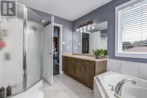 6696 Beattie Street, London South (South V), ON - Indoor Photo Showing Bathroom