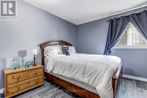 6696 Beattie Street, London South (South V), ON - Indoor Photo Showing Bedroom