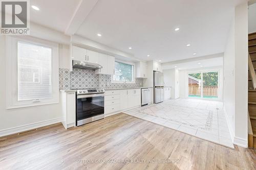 408 Andrew Street, Newmarket, ON - Indoor Photo Showing Kitchen With Upgraded Kitchen
