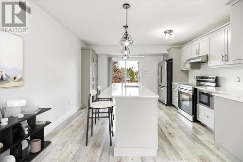 66 Meadowgreen Drive, Garson, ON - Indoor Photo Showing Kitchen