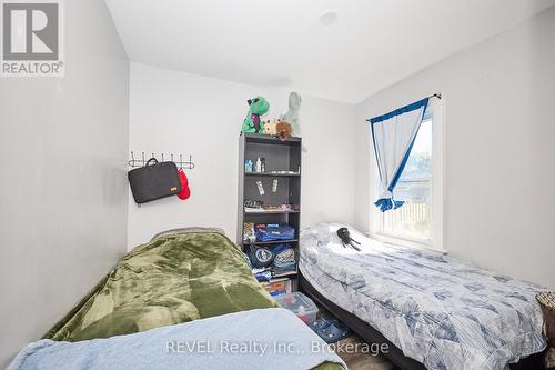 M/F BR 1 - 49 Cohoe Street, Welland (Welland Downtown), ON - Indoor Photo Showing Bedroom