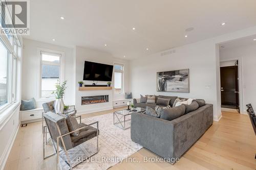 7515 Sherrilee Crescent, Niagara Falls (Brown), ON - Indoor Photo Showing Living Room