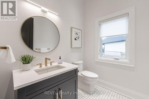 7515 Sherrilee Crescent, Niagara Falls (Brown), ON - Indoor Photo Showing Bathroom