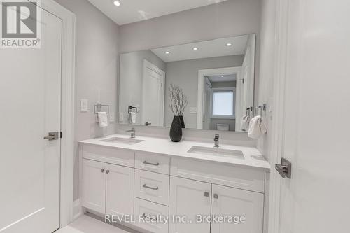 7515 Sherrilee Crescent, Niagara Falls (Brown), ON - Indoor Photo Showing Bathroom